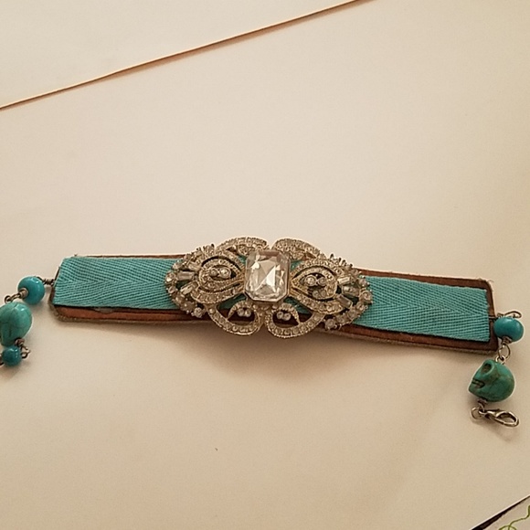Shabby Chic meets skulls Leather Cuff - Picture 1 of 4